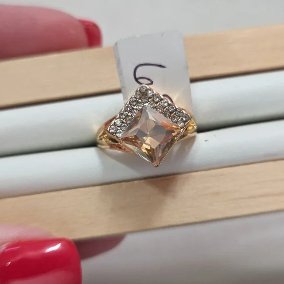 Lot of 2 Fashion Rings Gold Tone Blue & Peach Crystal Rings Rhinestones Elegant - Picture 3 of 6